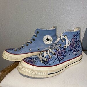 🌅⛰Converse high-top leather chucks w/purple flowers🌊🌸
